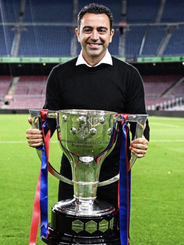 Lý do HLV Xavi bất ngờ thay đổi ý định ở lại Barcelona